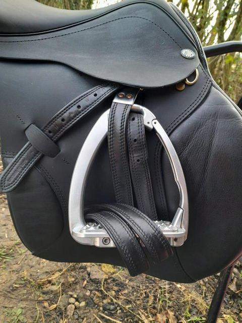 Preview of the first image of Intouch Jumping saddle 17.5inch.