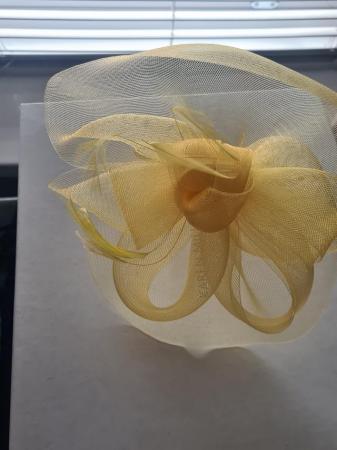 Image 2 of Fascinator in yellow, worn once.