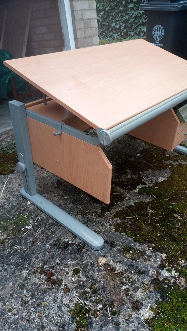 Preview of the first image of Moll desk for children and students.