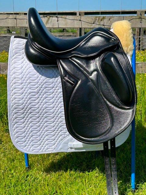Preview of the first image of Black Aiver Sport Luxe Dressage Saddle 17"REDUCED FREE P+P.