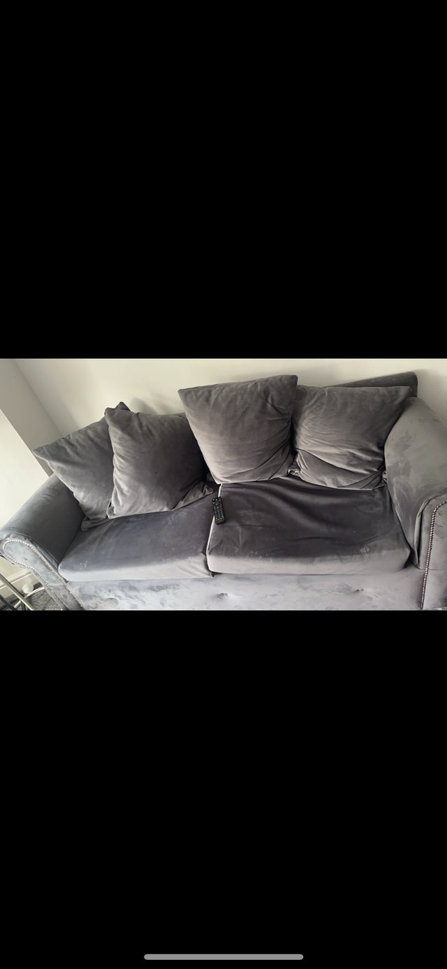Preview of the first image of Grey 3+2 sofa velvet used.