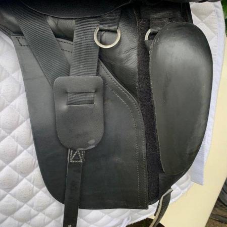 Image 11 of Kent And Masters 17 inch dressage saddle