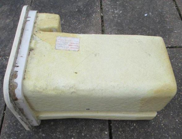 Image 2 of Thetford Battery Box for camper etc (No Key)