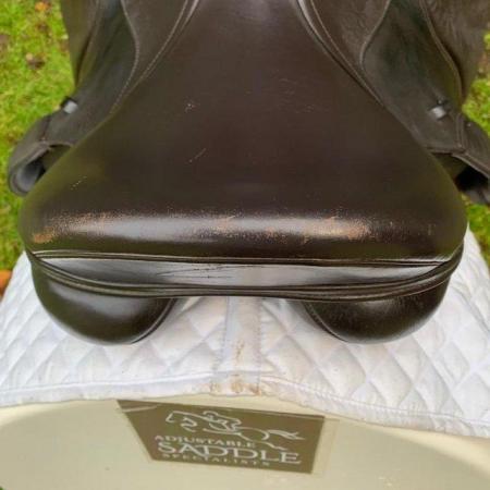 Image 16 of Kent & Masters 17” S-Series Anatomic saddle