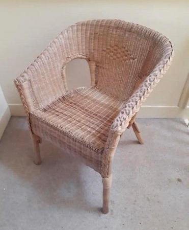 Image 3 of Wicker chair . . . . . . . . .