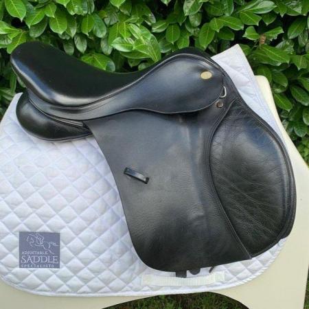 Image 12 of Kent and masters 17 inch jump saddle