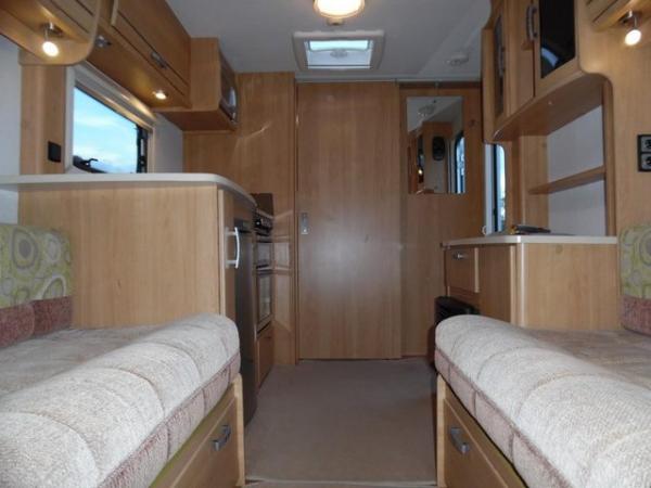 Image 8 of 2011 LUNAR ULTIMA 462,2 BERTH,AWNING,MOVER,SUPER COND.
