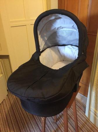 Image 3 of Clean Navy/black modern carry cot