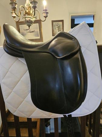Image 3 of Childeric DAC Dressage Saddle, black, size 17.5"