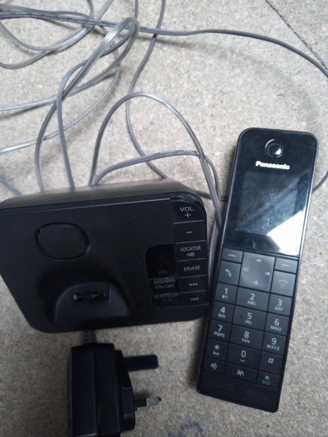 Preview of the first image of Panasonic landline phone with answer and message functions.