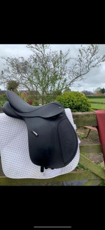 Image 1 of Wintec GP saddle changeable gullet type synthetic black 17”