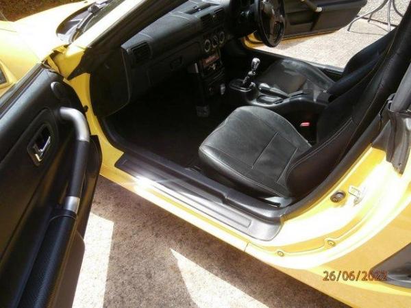 Image 7 of mr 2 Toyota spider 2000 in yellow will swop