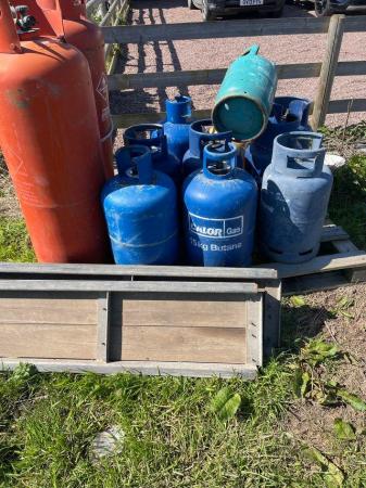 Image 1 of Various calor gas bottles as seen on photo