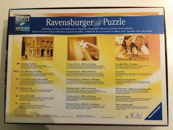 Image 2 of Ravensburger 1000 piece jigsaw titled Family Vacation.