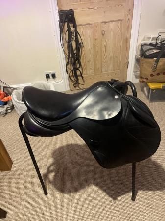 Image 2 of 17 inch frank baines close contact jumping saddle