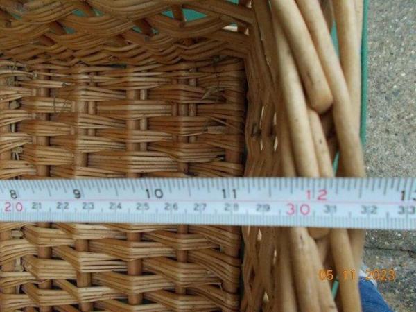 Image 4 of Wicker basket with a handle in excellent condition