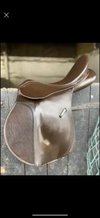Image 3 of Brown wintec saddle 17 inch gp