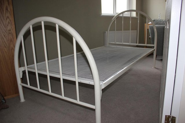 Image 2 of Children's single bed (Habitat) White