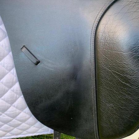 Image 10 of Kent & Masters 17.5” Original Cob Dressage saddle