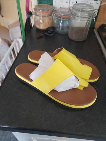 Image 1 of Sandal slip on size 7 lemon