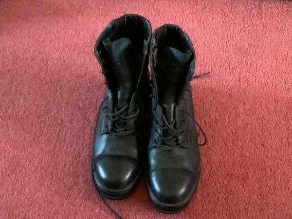 Image 1 of Ariat lace up boots.Size 4. Black