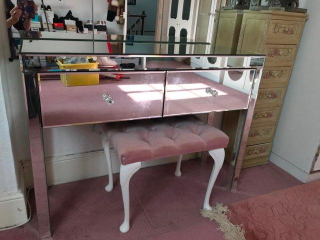 Preview of the first image of Lovely mirrored dressing table.