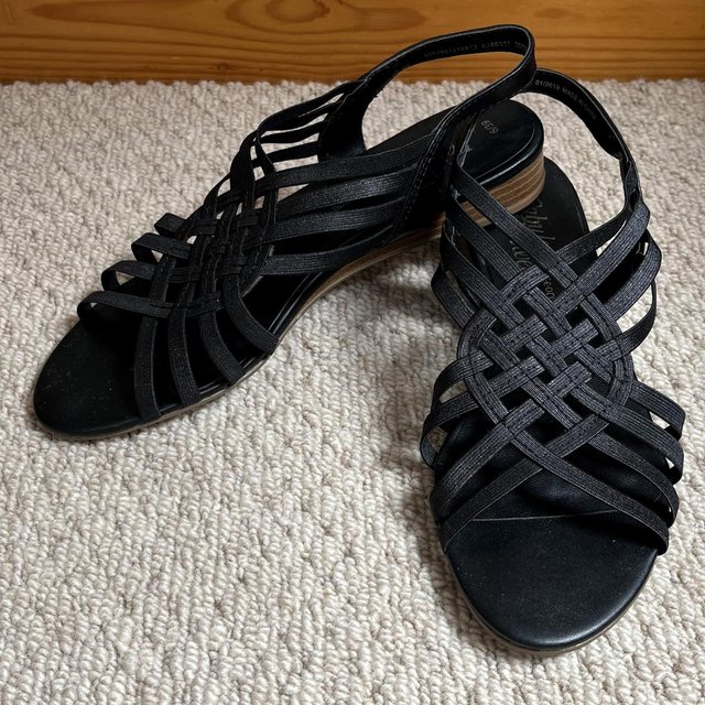 Preview of the first image of AS-NEW women's flat black elasticated sandals. Size 6/39..