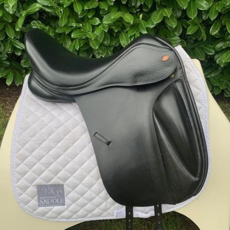 Image 11 of Kent & Masters 17.5 S-Series Dressage  Surface Block saddle
