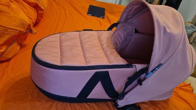 Preview of the first image of Babyzen 0-6mo bassinet attachment, ginger.