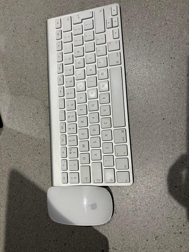 Preview of the first image of iMac Apple 27” computer Late 2013 with wireless keyboard.