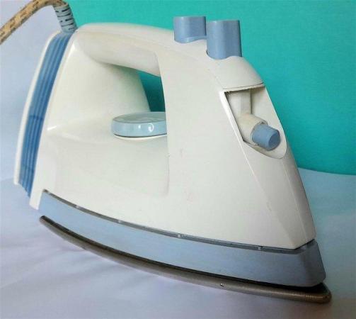Image 3 of Pre-owned MORPHY RICHARDS STEAM IRON 28 cm