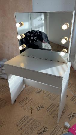 Image 3 of Dressing table with Hollywood lights