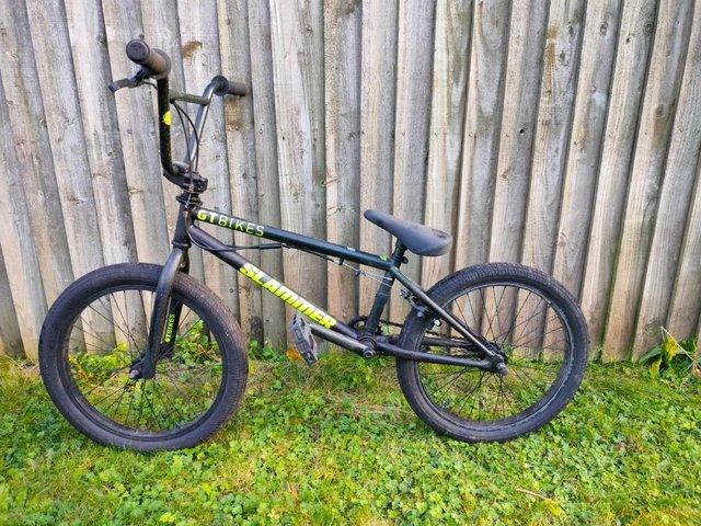 Preview of the first image of GT SLAMMER 2017 20-BLK BMX Bike (and Helmet).