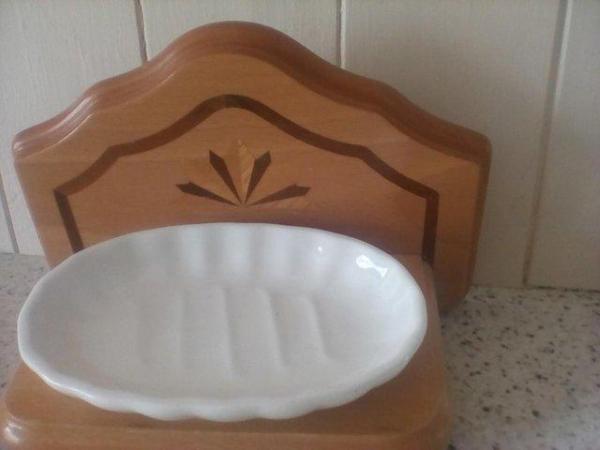Image 1 of Wood Bathroom Accessories 'Maple Leaf design' (good quality)