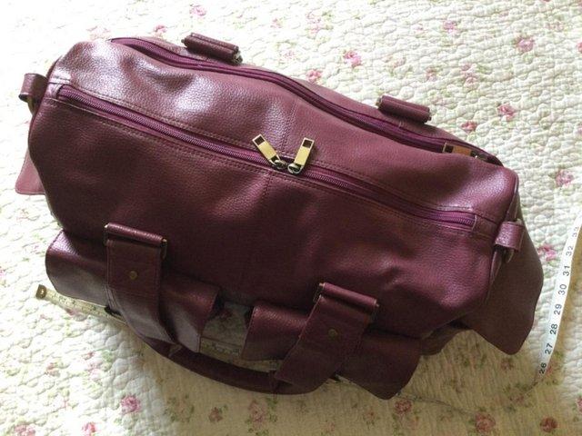 Preview of the first image of TOMMY & KATE Large Full Grain Leather Raspberry Pink Holdall.