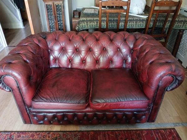 Image 3 of Small 2 seater chesterfield sofa in red leather