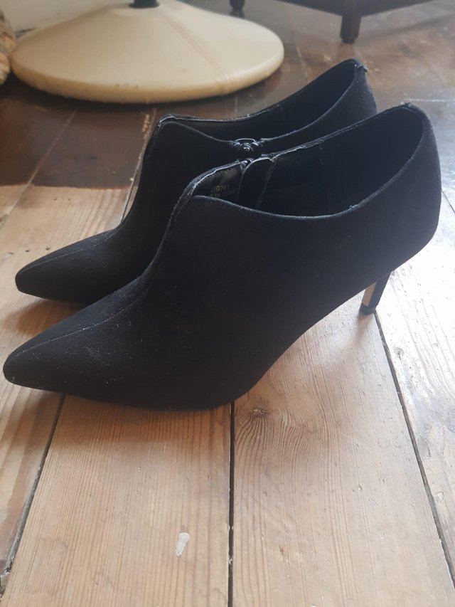 Preview of the first image of Women's Black High Heeled Shoes, Size 4, brand new never wor.