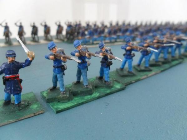 Image 18 of 28 mm white metal Union & Confederate ACW 233 figures.