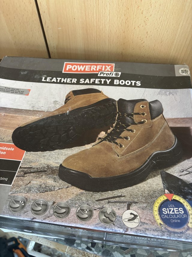 Preview of the first image of Mens Workboots Never been used.