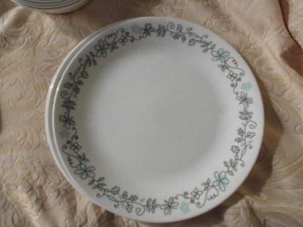 Image 2 of Corelle break and chip resistant table ware