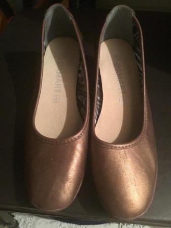 Image 1 of Ladies shoes size 3 small low heels