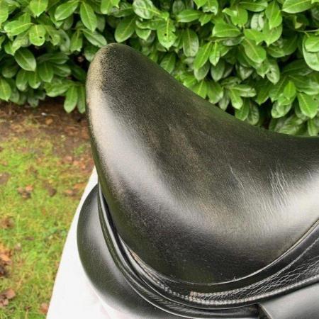 Image 17 of Kent & Masters 17” S-Series High Wither Compact saddle