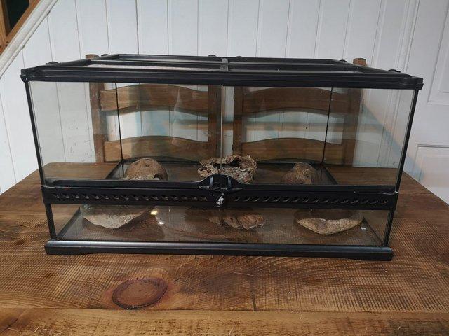 Preview of the first image of 60x45x30cm Exo Terra terrarium with electrics.
