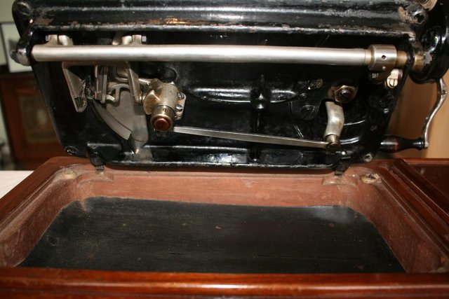 Image 5 of Antique 1904 Singer model 28k sewing machine in GWO