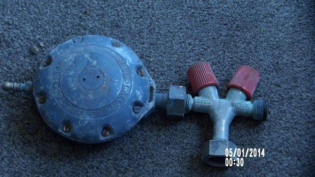 Image 1 of LARGE GAS VALVE WITH Y CONECTION  FOR 2 CONNECTIONS £10