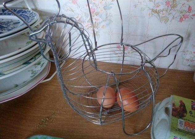 Image 2 of Wire Chicken Eggs Basket fab condition