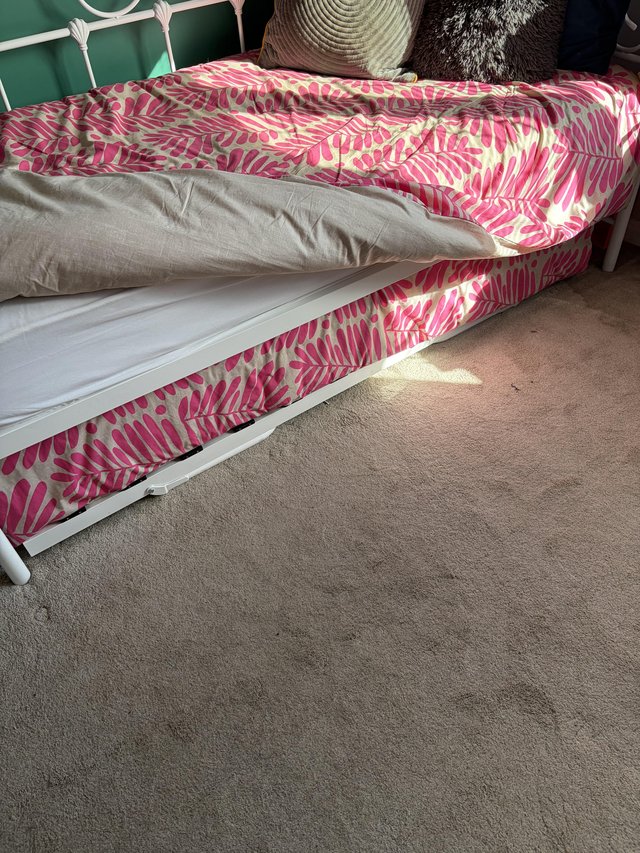 Double day bed with matress — photo 2 of 3