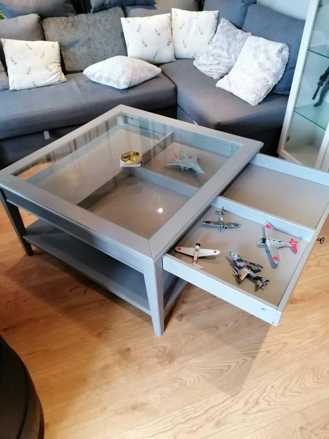 Ikea pull deals out coffee table