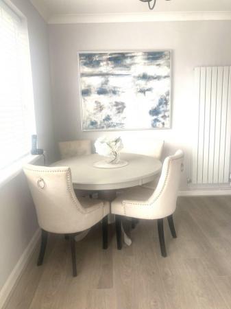 Image 1 of Dining table round in grey
