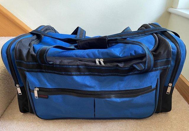 Image 3 of Compass Large Lightweight Sports Holdall or Holiday Luggage